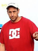 Adam Sandler remplacerait Mark Wahlberg dans <i>Three Mississippi</i>