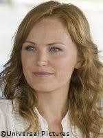 Malin Akerman sera protégée par Ethan Hawke