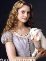 Mia Wasikowska et Vera Farmiga dans <i>A View From the Bridge</i>