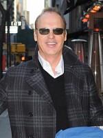Michael Keaton remplace Hugh Laurie
