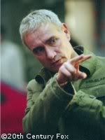 Roland Emmerich de nouveau confronté aux extra-terrestres