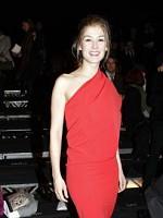 Rosamund Pike décroche un rôle dans <i>A Long Way Down</i>
